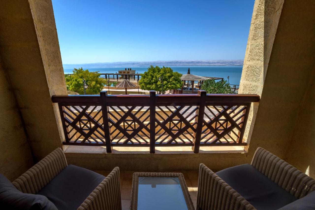 Crowne Plaza Jordan Dead Sea Resort & Spa By Ihg Sweimeh Exterior foto View of the Dead Sea from the Dead Sea Spa Resort