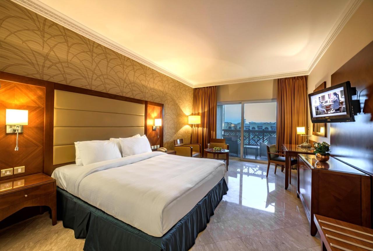 Crowne Plaza Jordan Dead Sea Resort & Spa By Ihg Sweimeh Exterior foto A room at the hotel