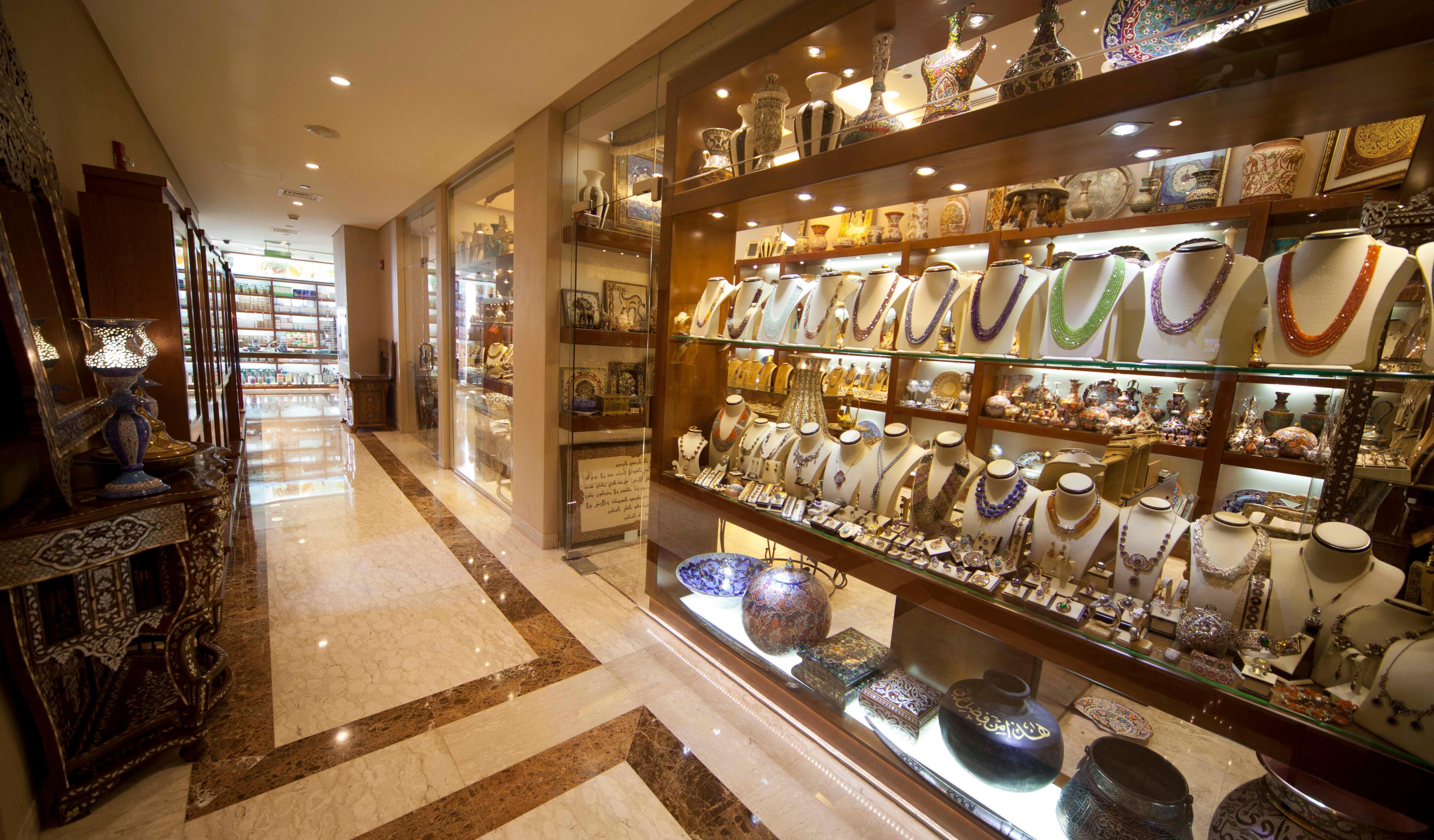 Crowne Plaza Jordan Dead Sea Resort & Spa By Ihg Sweimeh Exterior foto The interior of a jewellery store