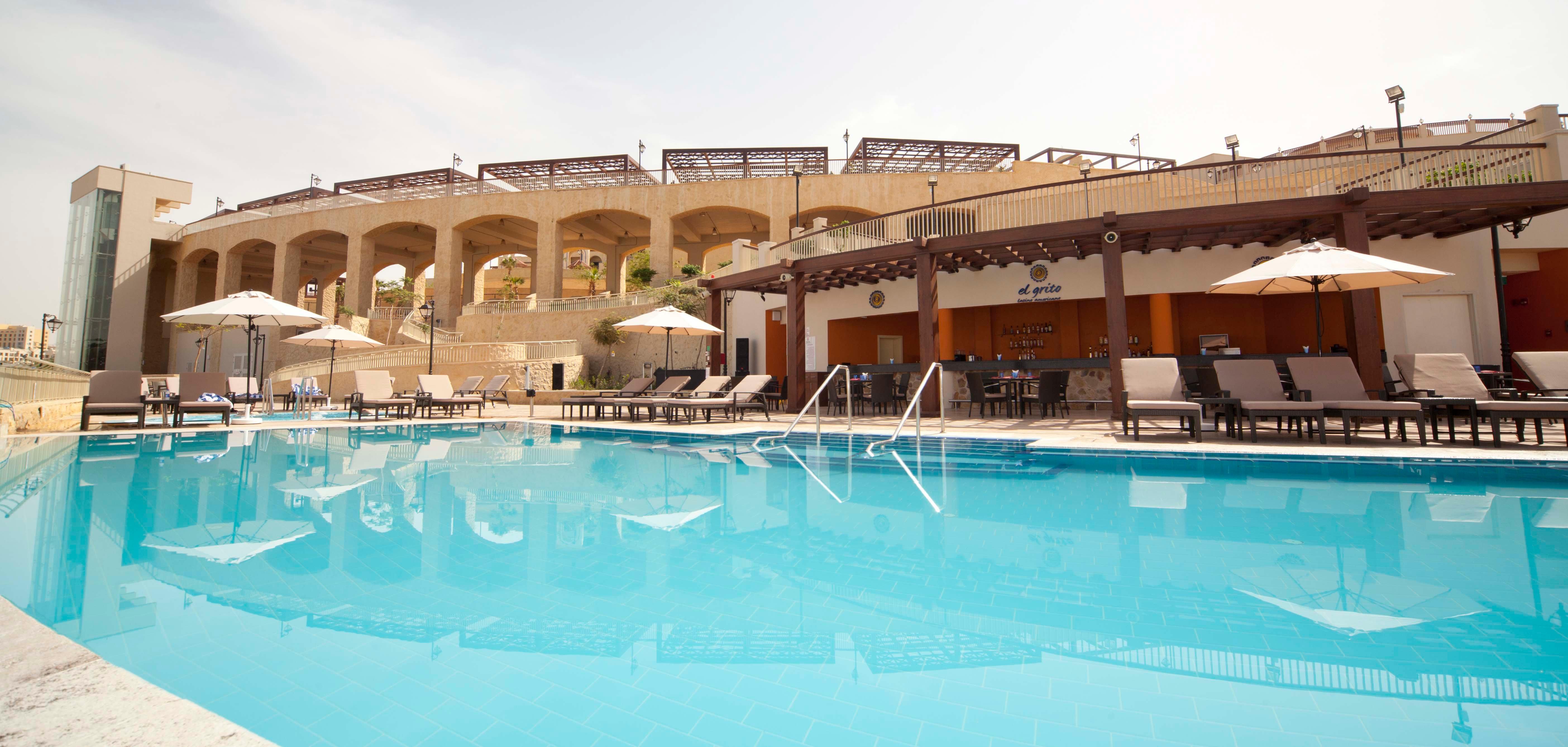 Crowne Plaza Jordan Dead Sea Resort & Spa By Ihg Sweimeh Exterior foto The pool at the Kempinski Hotel, Amman