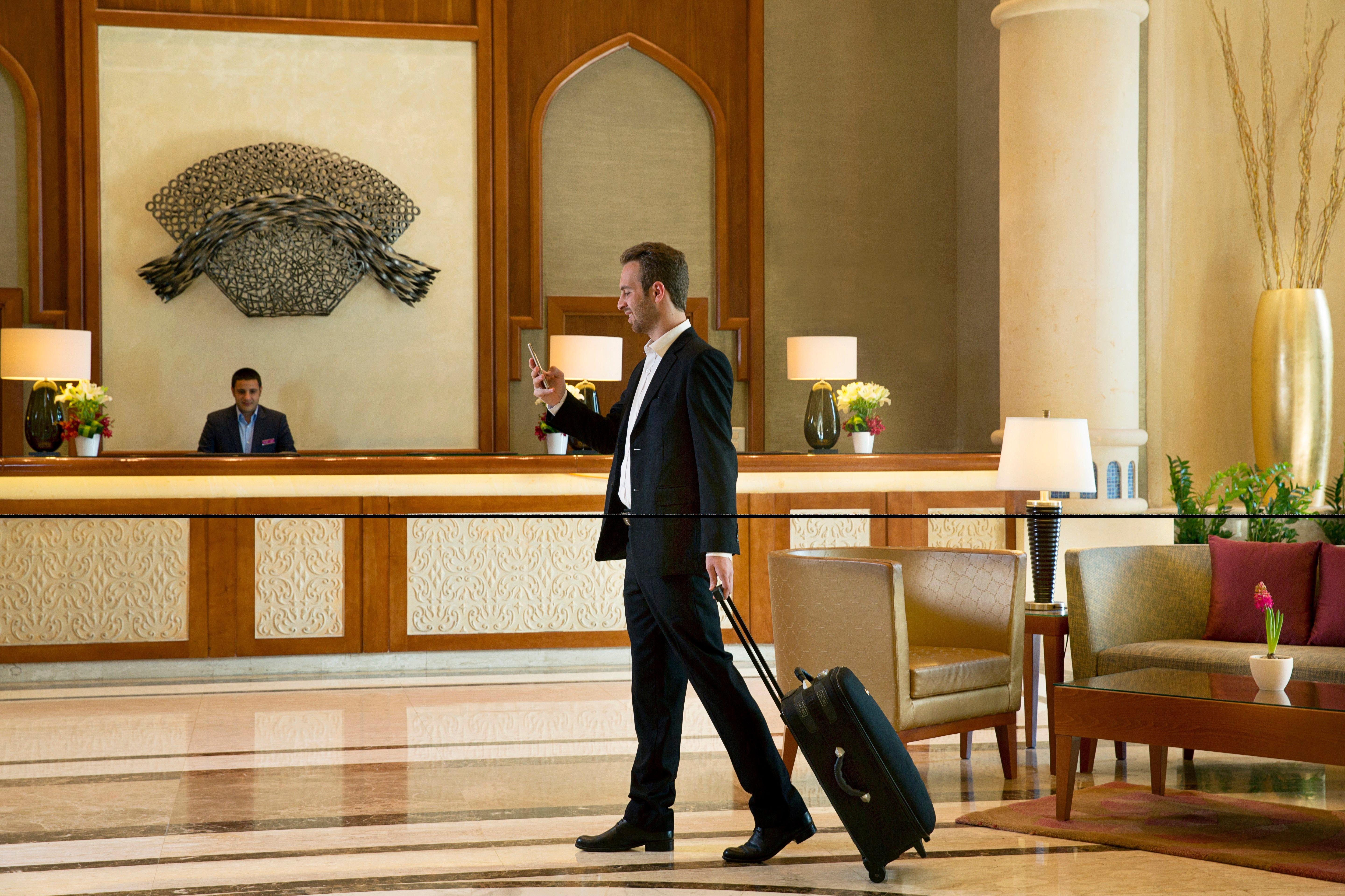 Crowne Plaza Jordan Dead Sea Resort & Spa By Ihg Sweimeh Exterior foto A guest checking in at a hotel
